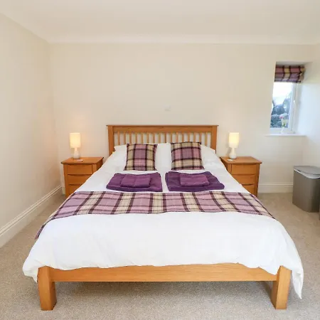 Holiday home Oscar House